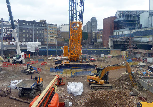 Crossrail_construction_site_Farringdon
